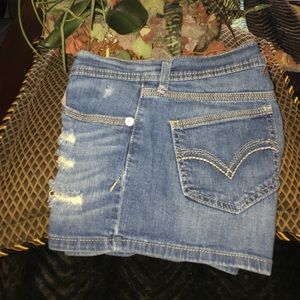 Super cute Levi denim shorts
