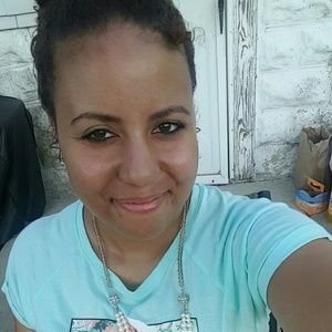 Meet your Posher, Leanna