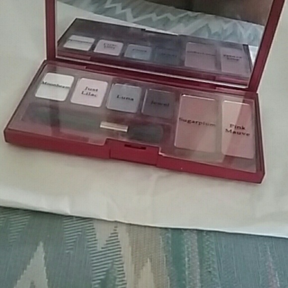 Eyeshadow  and blush palette - Picture 2 of 2