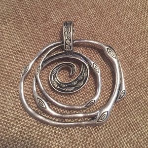 Premier Designs Swirl it pendant