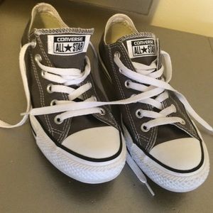 Like-new gray converse