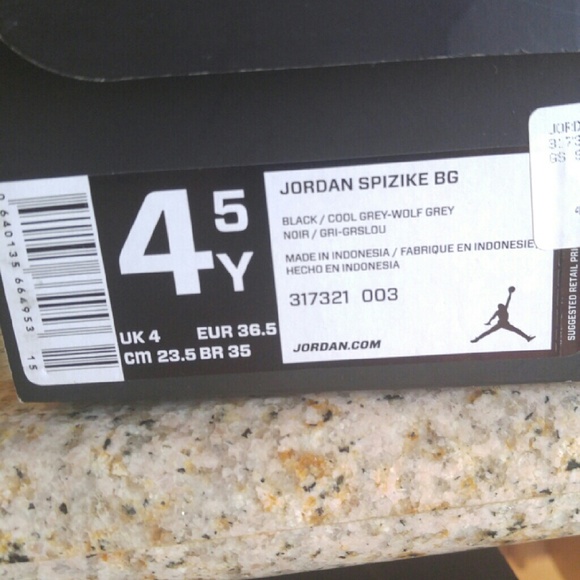 4.5y Jordan spizike bg black cool grey wolf grey