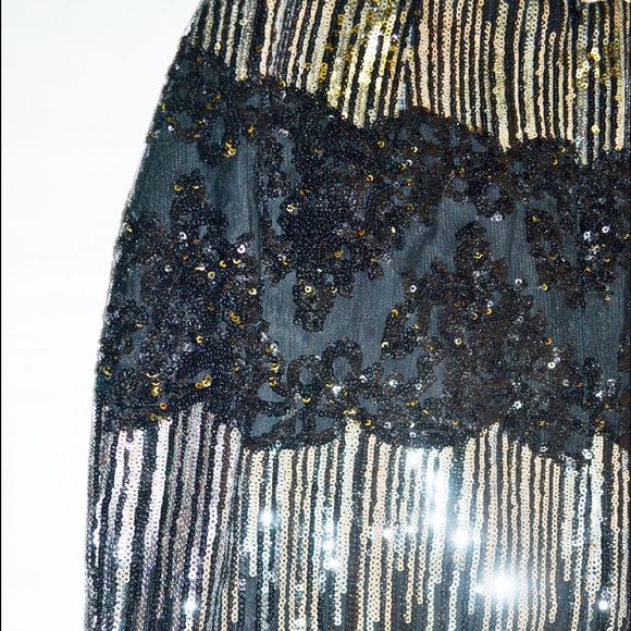 ⤵FINAL MARKDOWN⤵LAST ONE! Sequin Pencil Skirt - Picture 2 of 3