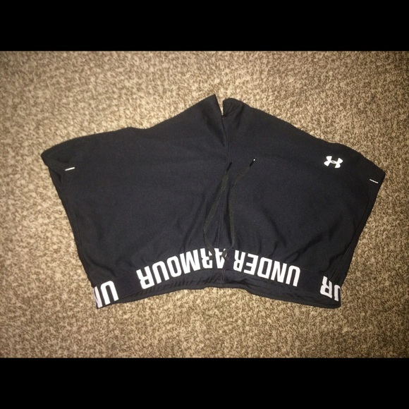 Woman's XL black Under Armor shorts