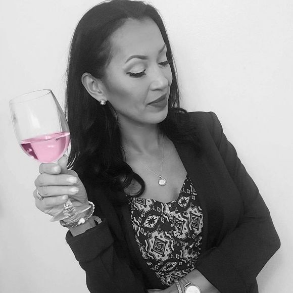 Meet your Posher, Laura - Picture 1 of 1