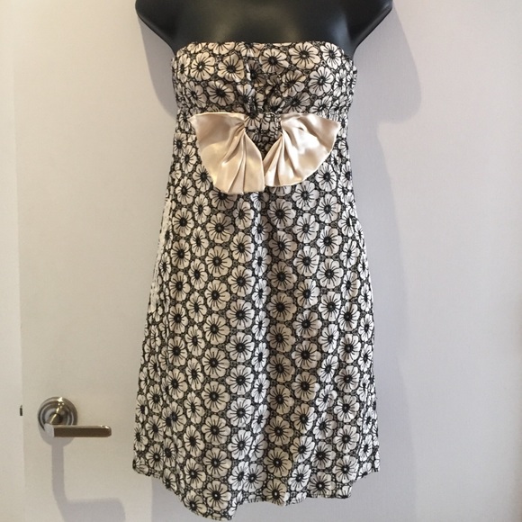 Strapless mini dress with pockets