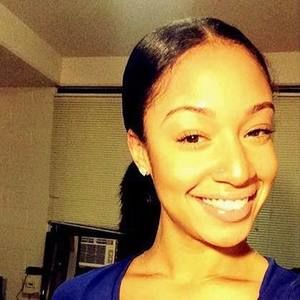 Meet your Posher, Adrianne