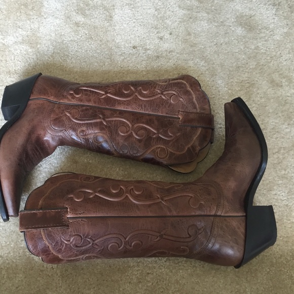 Real leather cowboy boots!! Make me an offer 😘 - Picture 3 of 3
