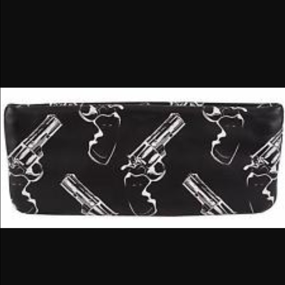 💋NWT! Iconic “Saint Laurent Paris" Gun Print Clutch!! - Picture 4 of 5