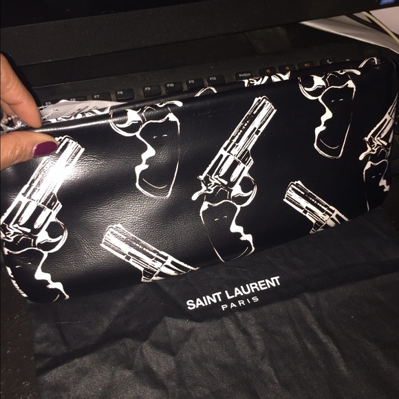 💋NWT! Iconic “Saint Laurent Paris" Gun Print Clutch!! - Picture 3 of 5