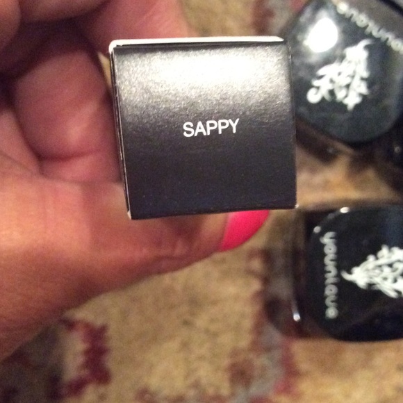 Younique Lip Stain Brand new in box - Picture 2 of 4