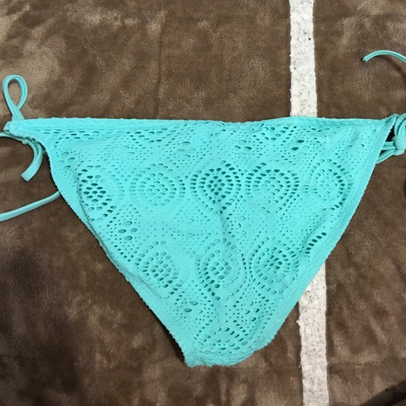Bikini - Picture 3 of 3