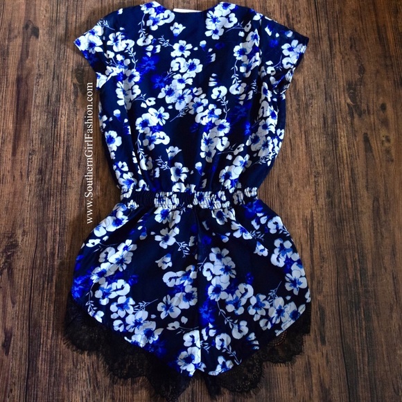 FLORAL ROMPER Printed Lace Plunge V Neck Jumpsuit - Picture 3 of 3