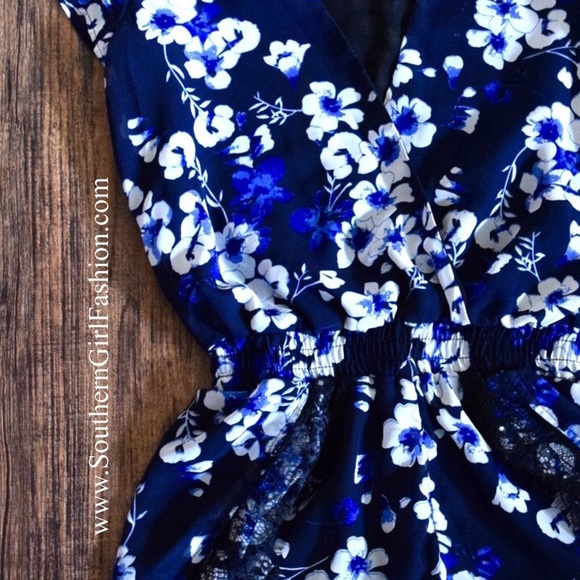 FLORAL ROMPER Printed Lace Plunge V Neck Jumpsuit - Picture 2 of 3