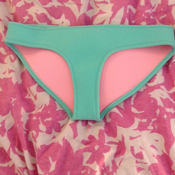 Triangle bathing suite bottoms