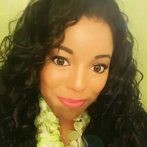 Meet your Posher, Danielle a.