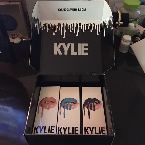 Kylie Lip Kit- SKYLIE - Picture 4 of 4