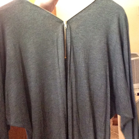 ❗️1 Left❗️Plus Size Gray Zip Top - Picture 4 of 4