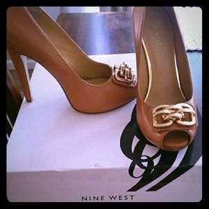 Gorgeous peeptoe pumps