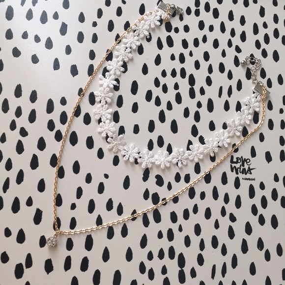 White Daisy Layered Choker - Picture 2 of 2