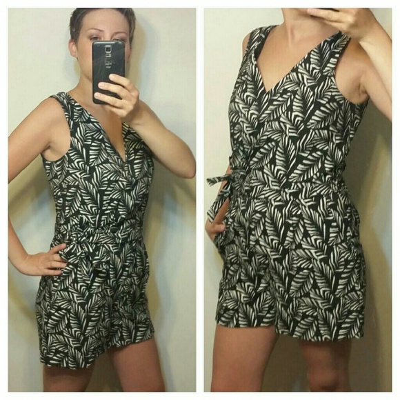 SOLD Black & White Romper - Picture 3 of 4