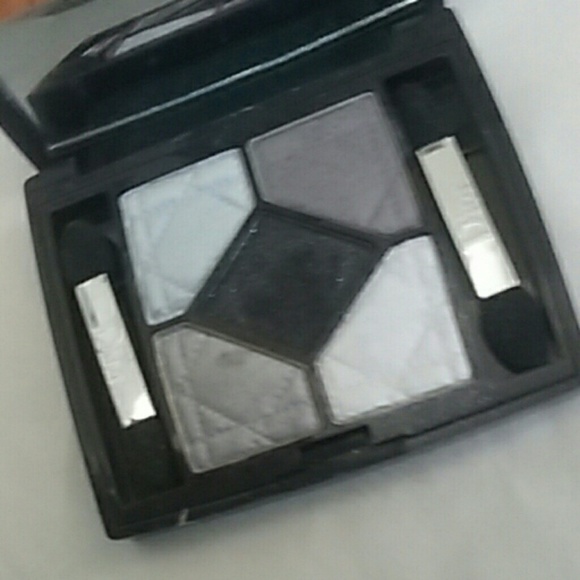 Eyeshadow  palette - Picture 2 of 2