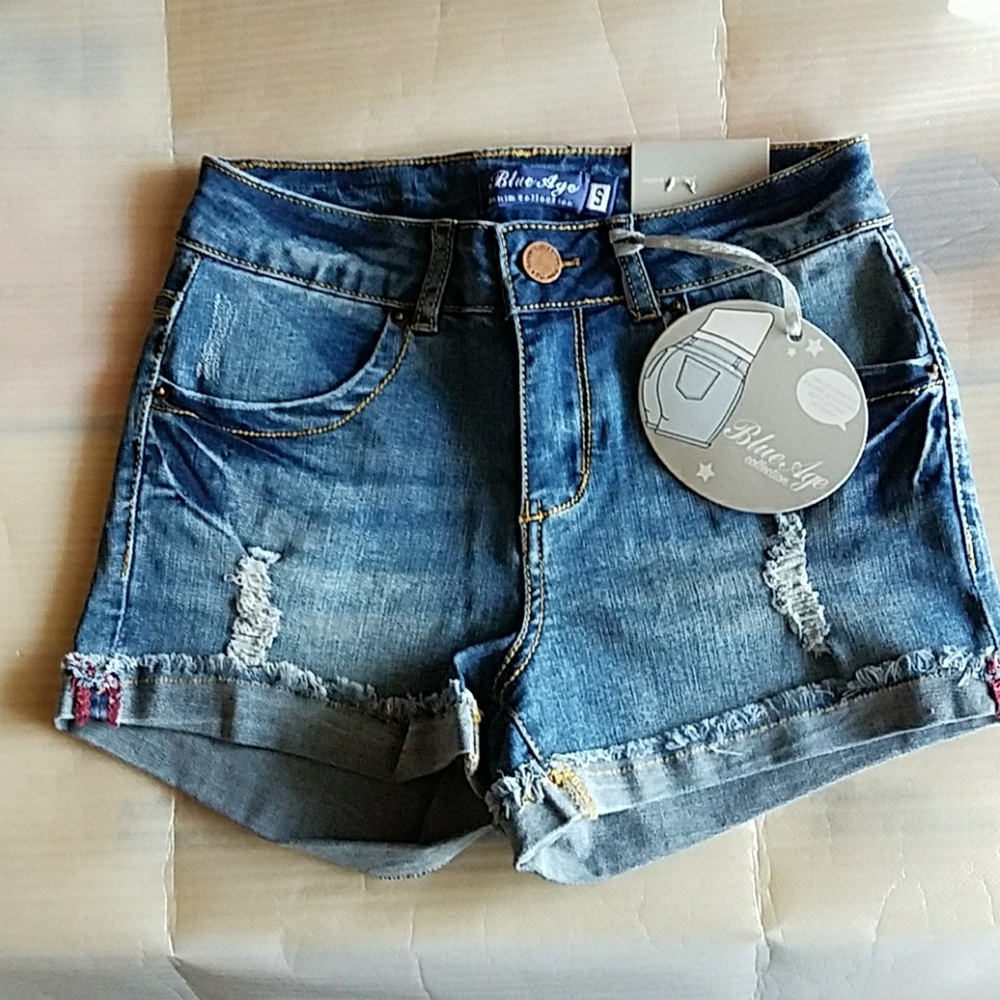 🎉 New Butt lifting Mid rise Distressed shorts - Picture 1 of 4