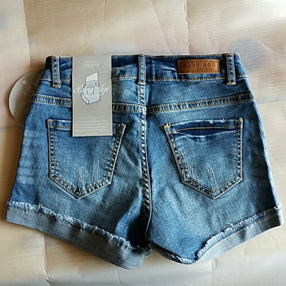 🎉 New Butt lifting Mid rise Distressed shorts - Picture 3 of 4