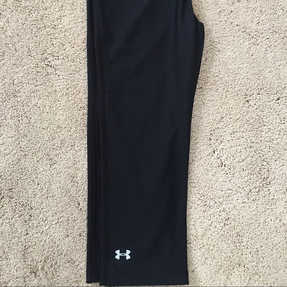 Under Armour Cropped Leggings - Picture 2 of 4