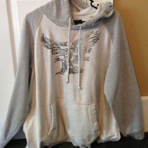 Men's XXL American Eagle sweatshirt.