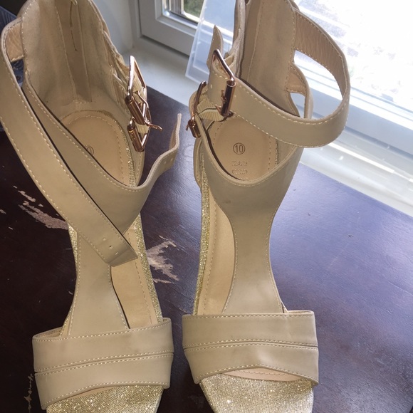 Shoes - Picture 2 of 4