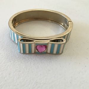 Bow bangle