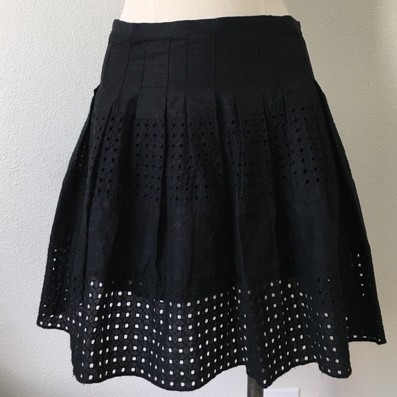 Gap- Black pleated fit/flare eyelet skirt sz 2.