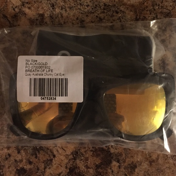 ⚡️last weekend!⚡️Quay Chunky Cat Eye Sunglasses. - Picture 4 of 4