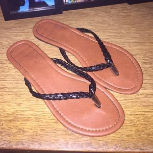 Stylish casual flip flops