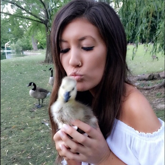 Meet your Posher, Niki - Picture 3 of 3