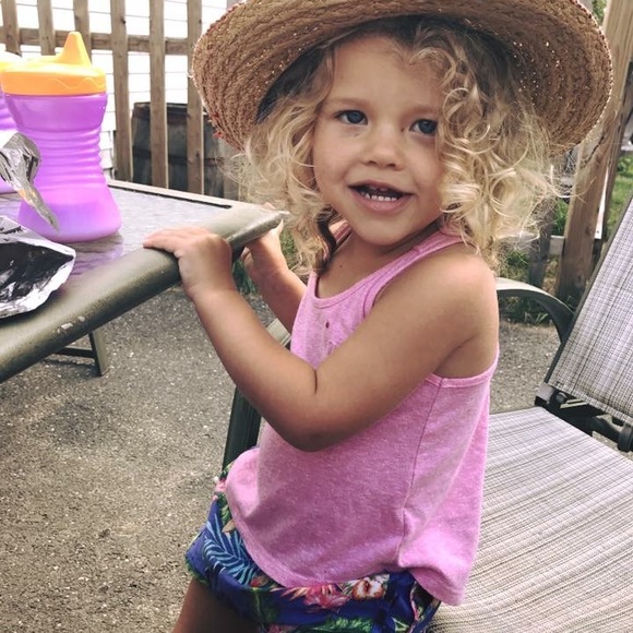 Meet your Posher, Ashley - Picture 2 of 5