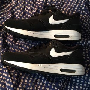 Nike women's air max 1 essential running sneaker