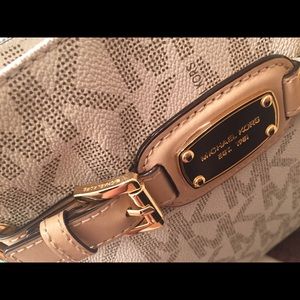(SOLD) Michael Kors Large Hamilton