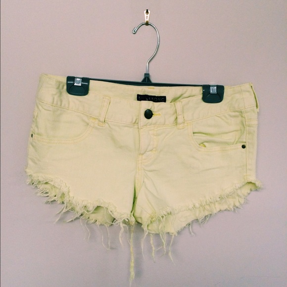 Billabong yellow shorts