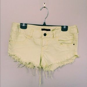 Billabong yellow shorts