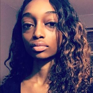 Meet your Posher, Monique