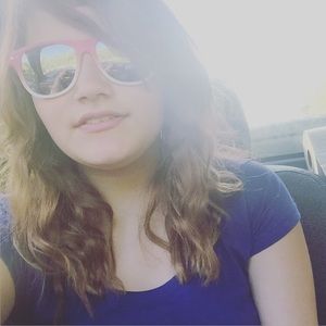 Meet your Posher, Danielle