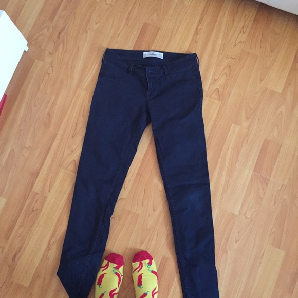 THREE HOLLISTER SCHOOL SKINNY PANTS