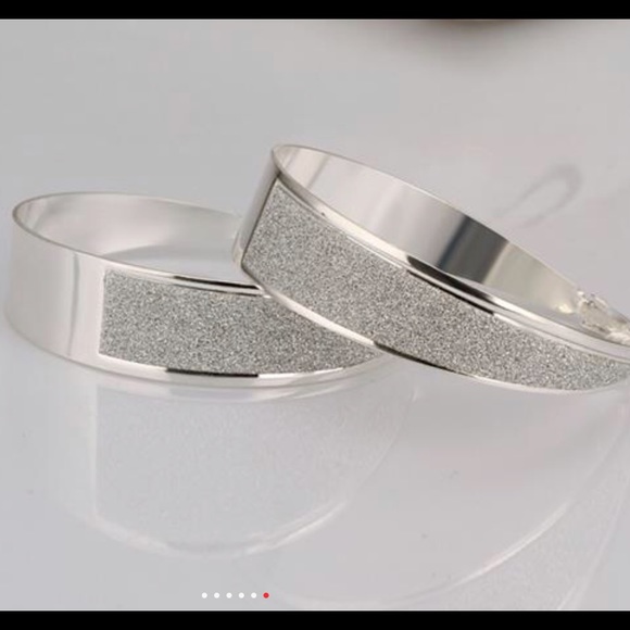 .925 Stamped  Hoop earring - Picture 3 of 4