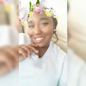 Meet your Posher, Amina