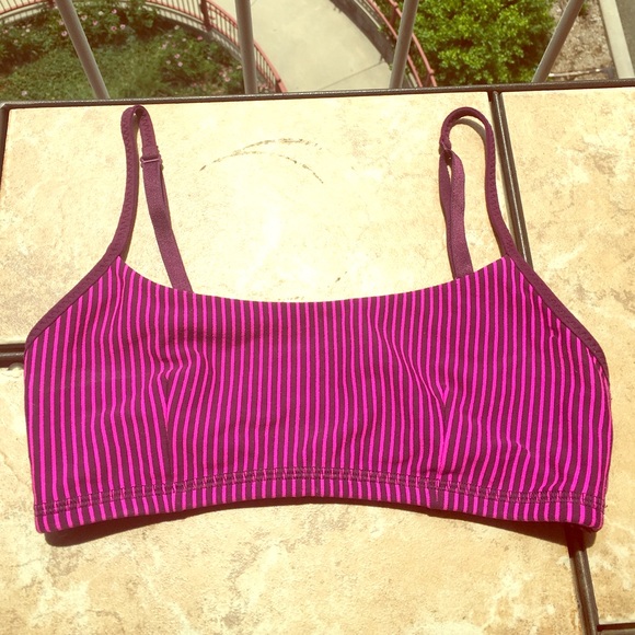 Lululemon sports bra