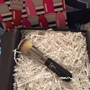 It cosmetic brush