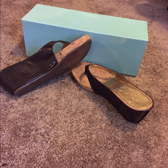 Marc Fisher brown patent leather sandal - Picture 1 of 2