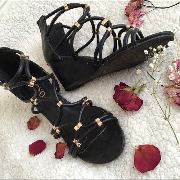 Black Wedges